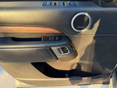 Used 2017 Land Rover Discovery HSE Luxury image 9