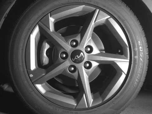 Used 2025 Kia K4 LXS image 12