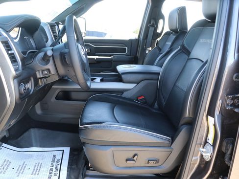 Used 2025 RAM 3500 Laramie AWD/4WD image 15