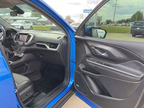 Used 2024 GMC Terrain SLT w/ Infotainment Package II AWD/4WD image 16