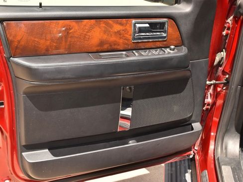 Used 2017 Lincoln Navigator L Select AWD/4WD image 36
