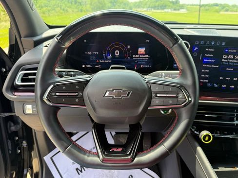 Used 2024 Chevrolet Traverse RS AWD/4WD image 33
