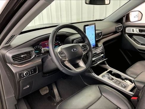 Used 2023 Ford Explorer Limited w/ Limited Technology Package AWD/4WD image 17
