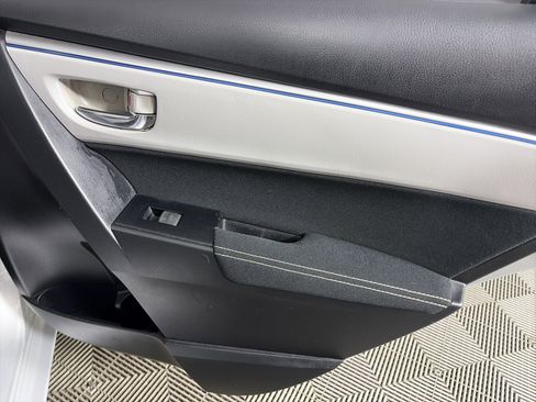 Used 2015 Toyota Corolla LE image 38