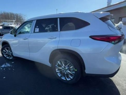 Used 2023 Toyota Highlander Limited AWD/4WD image 4