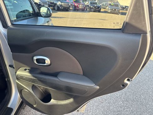 Used 2019 Kia Soul Base w/ Convenience Package image 23