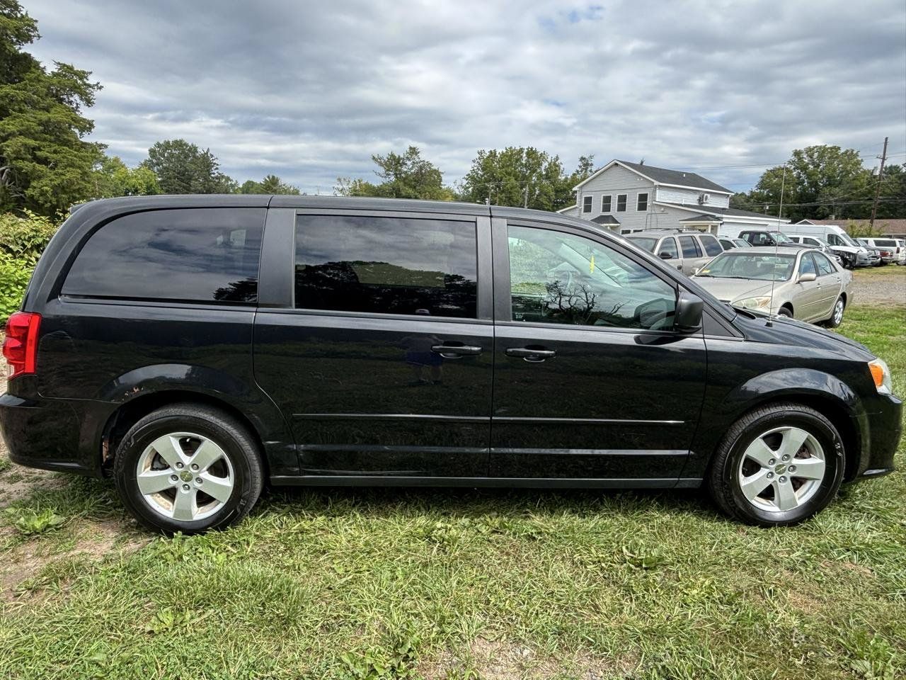 Used 2013 Dodge Grand Caravan SE FWD image 4