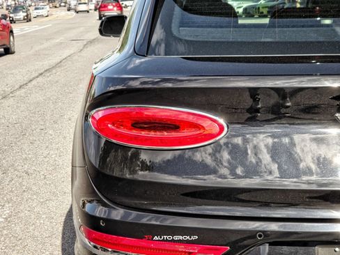 Used 2021 Bentley Bentayga AWD/4WD image 19