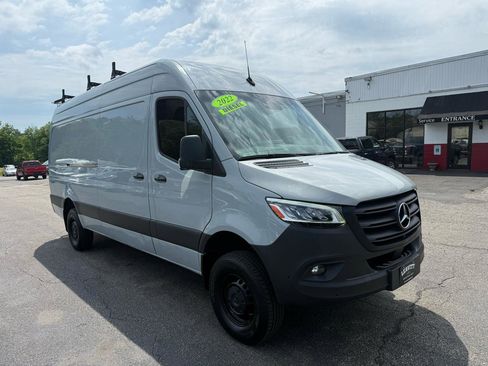 Used 2022 Mercedes-Benz Sprinter 2500 image 17