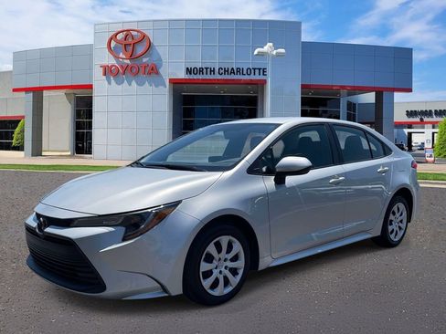 Used 2024 Toyota Corolla LE FWD image 4