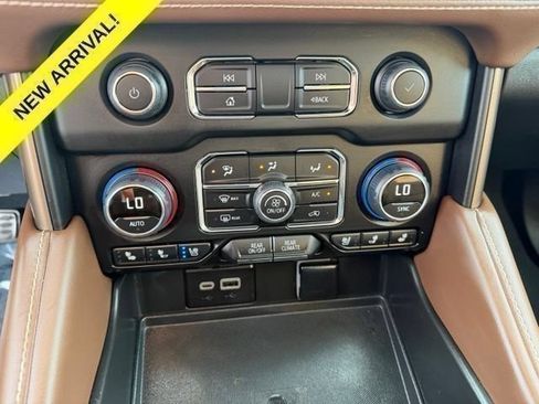 Used 2024 Chevrolet Suburban High Country AWD/4WD image 13