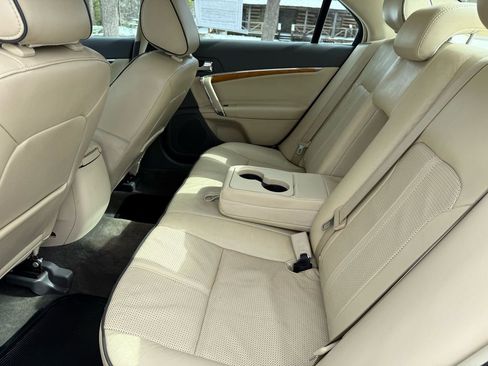 Used 2011 Lincoln MKZ image 33