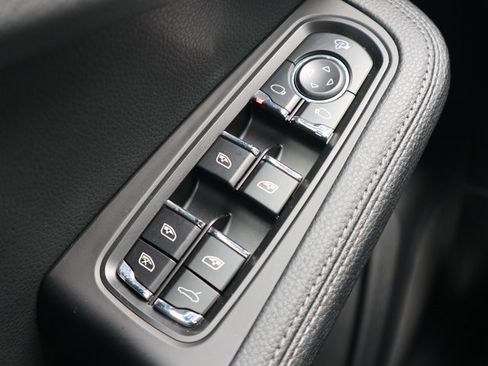 Certified 2024 Porsche Macan image 29