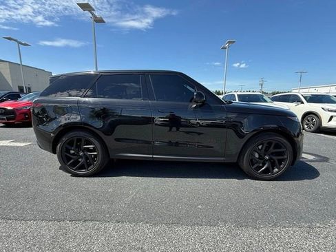 Used 2025 Land Rover Range Rover Sport SE AWD/4WD image 15
