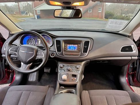 Used 2015 Chrysler 200 Limited w/ Convenience Group image 7