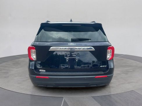 Used 2024 Ford Explorer XLT AWD/4WD image 4