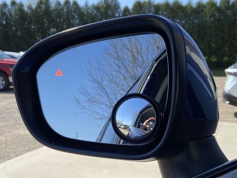 Used 2023 Nissan Rogue SV image 9