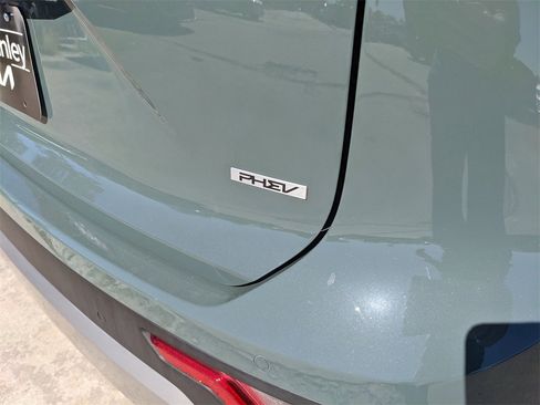 Certified 2023 Kia Niro EX image 13