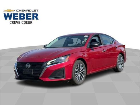Used 2025 Nissan Altima 2.5 SV FWD image 1