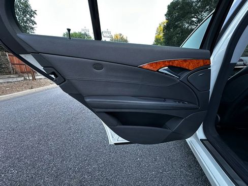 Used 2005 Mercedes-Benz E 320 Sedan image 19