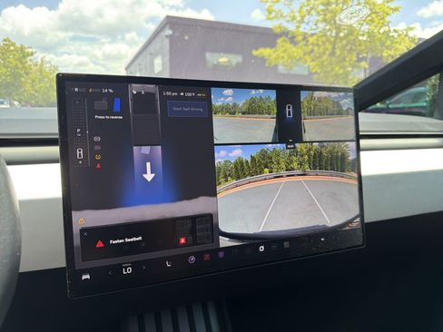Used 2024 Tesla Cybertruck AWD Crew Cab image 21