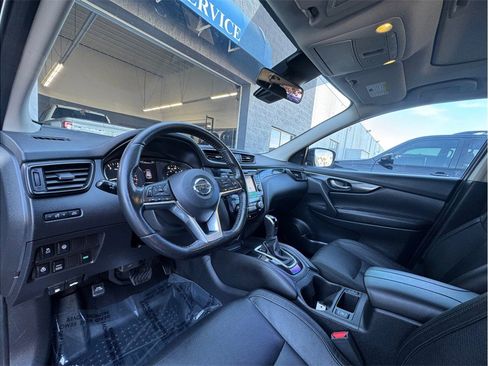 Used 2018 Nissan Rogue Sport SL w/ SL Premium Package image 23