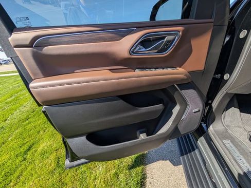 Used 2023 Chevrolet Tahoe High Country AWD/4WD image 14