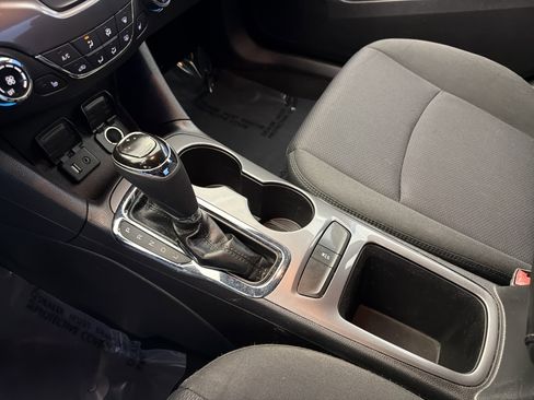 Used 2018 Chevrolet Cruze LT w/ Convenience Package image 23