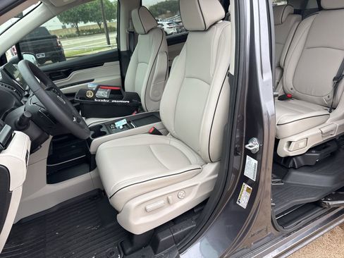 Used 2026 Honda Odyssey Touring image 11