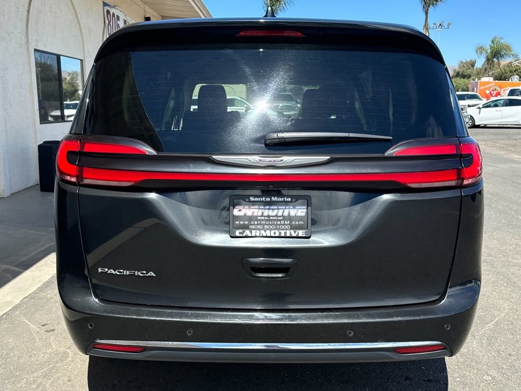 Used 2023 Chrysler Pacifica Touring-L FWD image 5