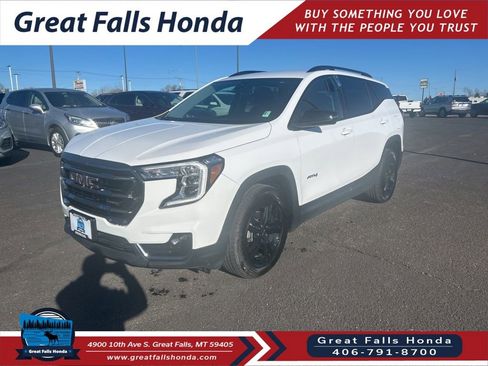 Used 2023 GMC Terrain AT4 image 3