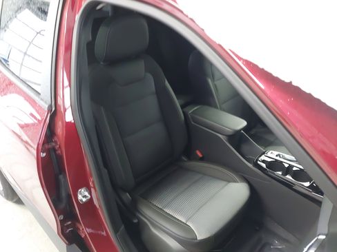 Used 2025 Chevrolet Trax LT w/ Driver Confidence Package image 28