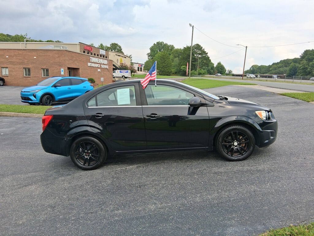 Used 2016 Chevrolet Sonic LT FWD image 4