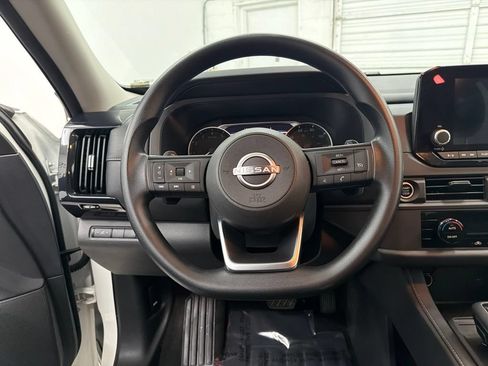 Used 2024 Nissan Pathfinder S FWD image 16