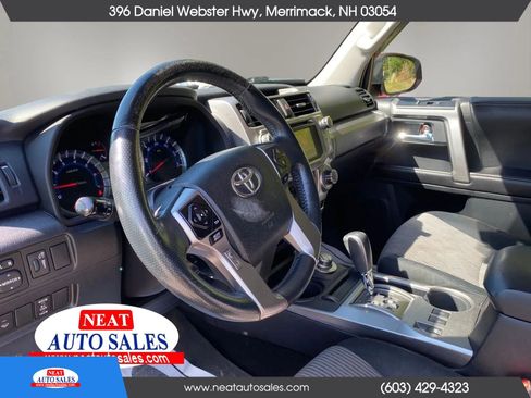 Used 2015 Toyota 4Runner SR5 AWD/4WD image 11