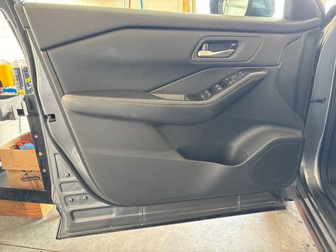 Used 2025 Nissan Rogue SV FWD image 14