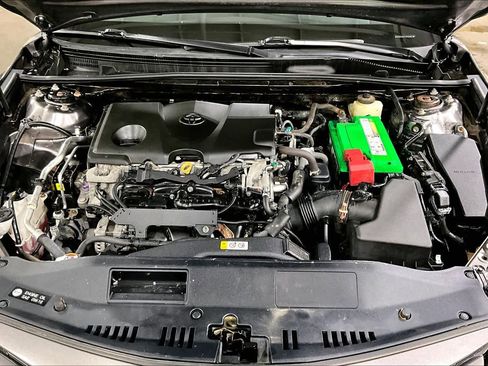 Certified 2018 Toyota Camry LE image 31