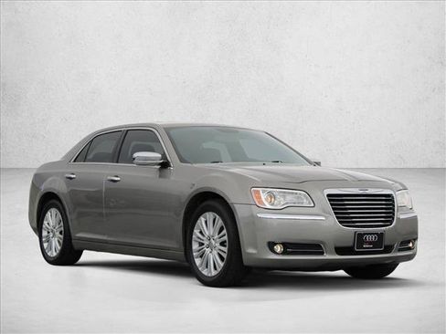 Used 2014 Chrysler 300 C AWD/4WD image 5