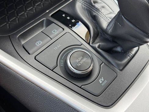 Certified 2025 Toyota RAV4 LE AWD/4WD image 18