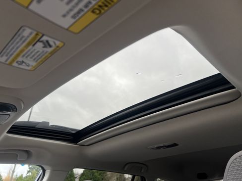 Used 2022 Subaru Outback Premium image 12