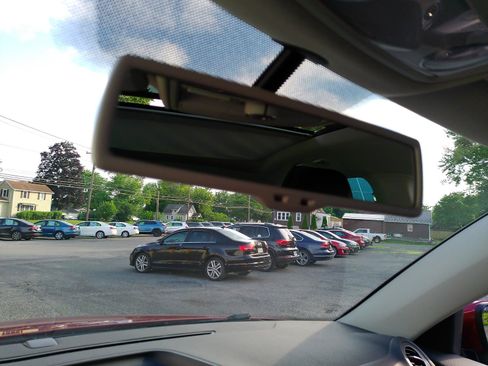 Used 2013 Volkswagen Tiguan SEL FWD image 22