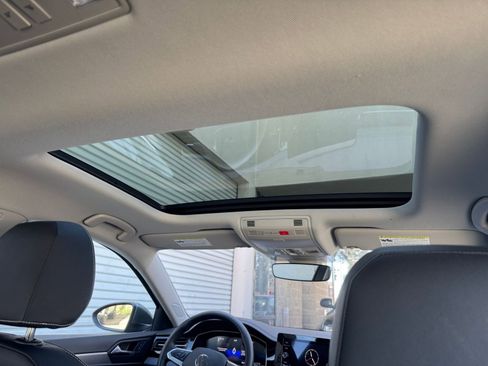 Used 2025 Volkswagen Jetta SE image 29