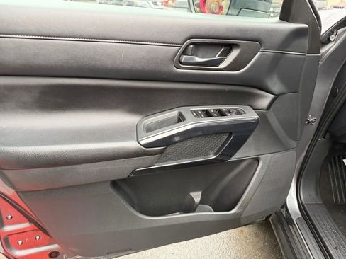 Used 2023 Nissan Pathfinder S image 14