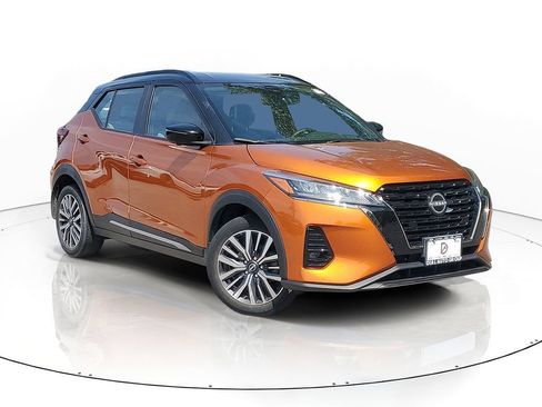 Used 2023 Nissan Kicks SR w/ SR Premium Package FWD image 1