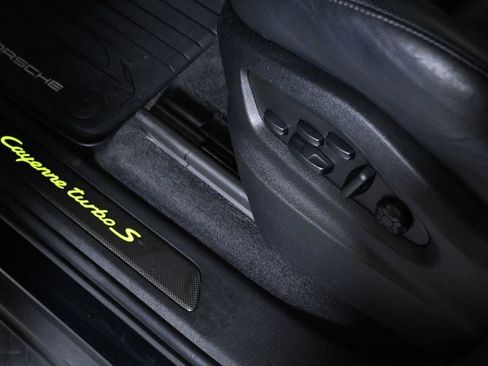 Certified 2022 Porsche Cayenne Turbo S AWD/4WD image 22