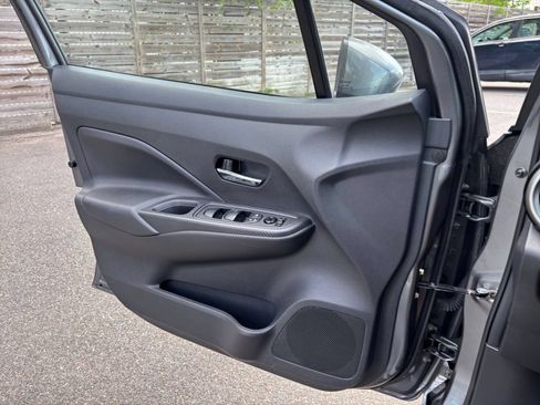 Used 2025 Nissan Versa SV FWD image 18