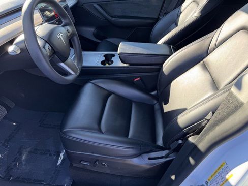 Used 2022 Tesla Model Y Long Range image 13