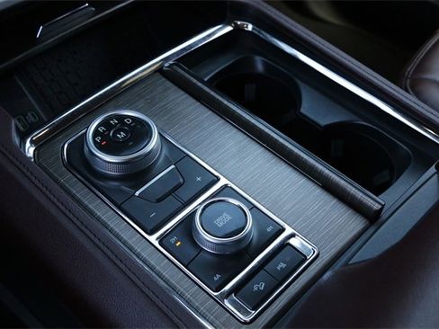 Used 2024 Ford Expedition Limited image 19