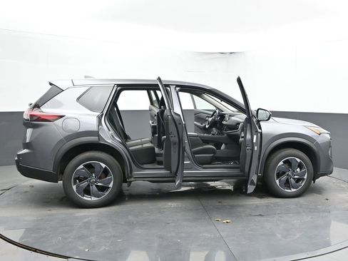 Used 2025 Nissan Rogue SV FWD image 60
