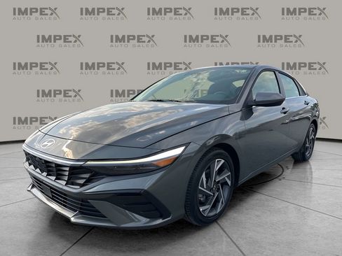 Used 2025 Hyundai Elantra SEL image 1